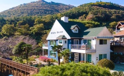 화이트하우스펜션