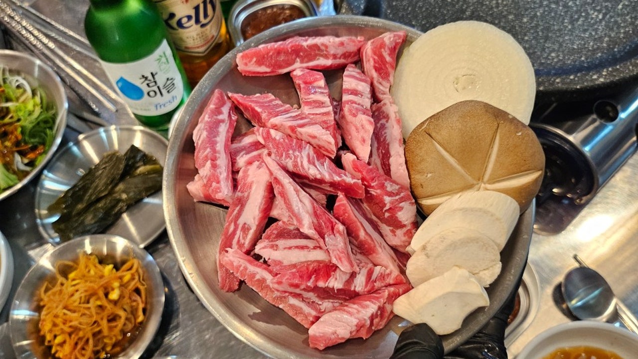 팔육