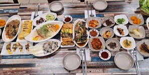 왕벚꽃 백반 식당