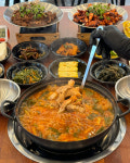 팔공큰돼지찌개 솥뚜껑삼겹살 유천점