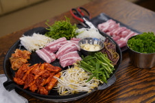 더덕솥뚜껑삼겹살 더덕무한리필 신성점