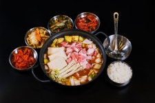 도니랑김치생삼겹 마곡나루역점