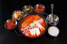 도니랑김치생삼겹 마곡나루역점