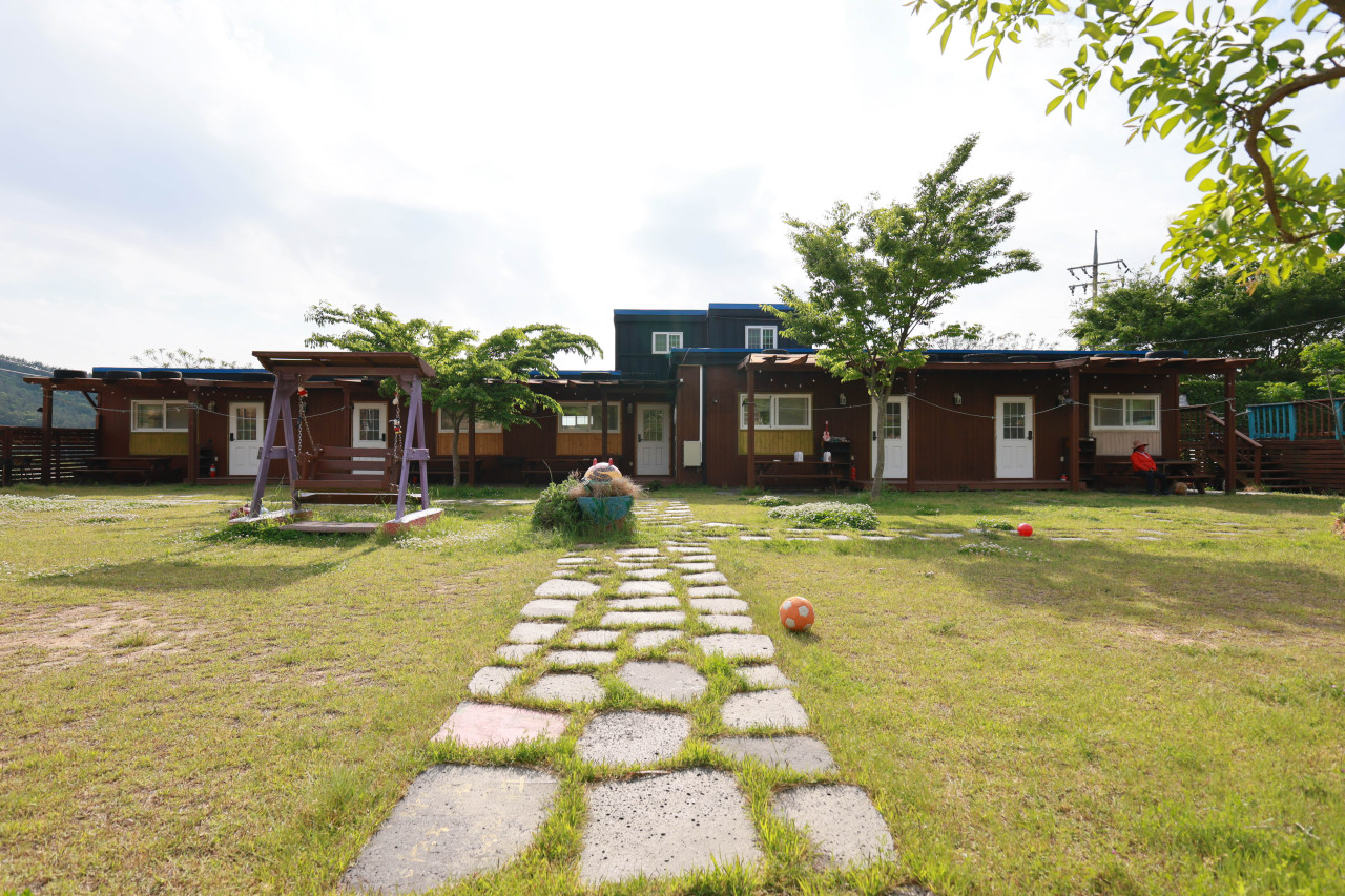 퍼플섬 나무늘보펜션 전경