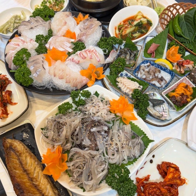 기찻길옆 황제식당 생선회 대표 사진