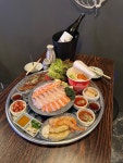 넘실집