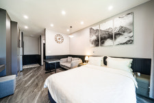 꽃들의 물감찾기펜션