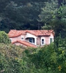 숲속빨간벽돌집