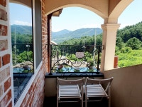 숲속빨간벽돌집