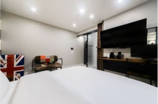 나무늘보호텔 창원명서점