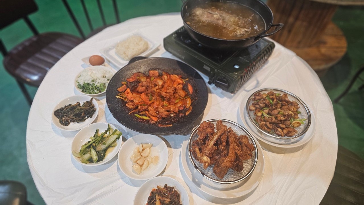 솥뚜껑 닭볶음탕