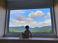 숲속빨간벽돌집