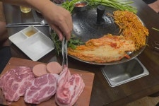 황금돼지솥뚜껑삼겹살 갈곶점