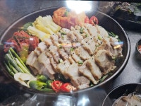 족보가족발보쌈있는집