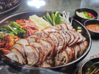 족보가족발보쌈있는집