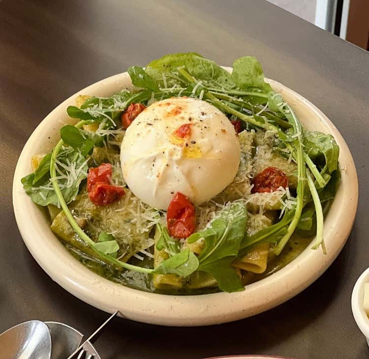 부라타치즈 바질페스토 파케리