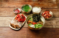 김경자원조손칼국수&보쌈 굽은다리역점