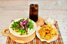꼬꼬주방숯불두마리치킨동 | 카페꼬꼬동