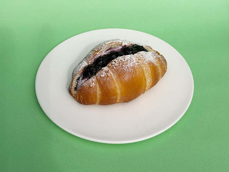 블루베리 크림치즈 소금빵