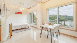 리본 감성&온수풀빌라펜션