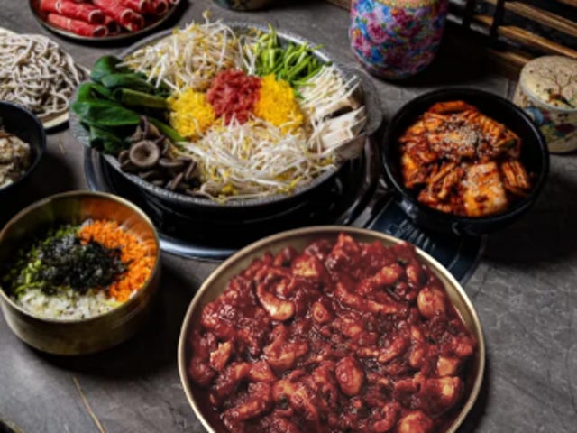 호화진미 쭈꾸미반상+상황샤브칼국수