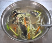 궁중해물칼국수