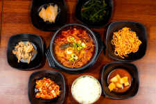 육삼