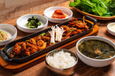 시흥목감 궁 참숯가마&가든식당