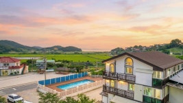 낙조가보이는 스파 펜션