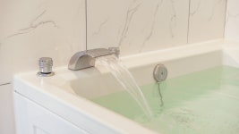 리본 감성&온수풀빌라펜션