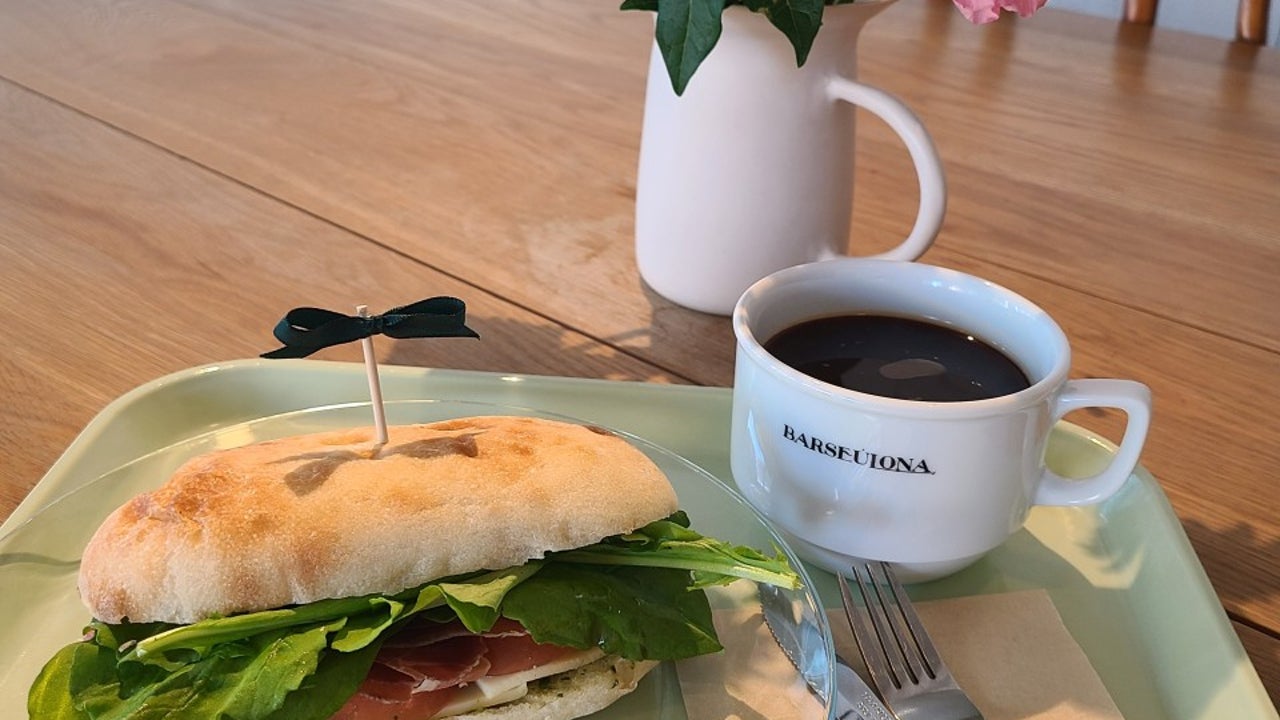 바르세울로나 Cafe&Bar