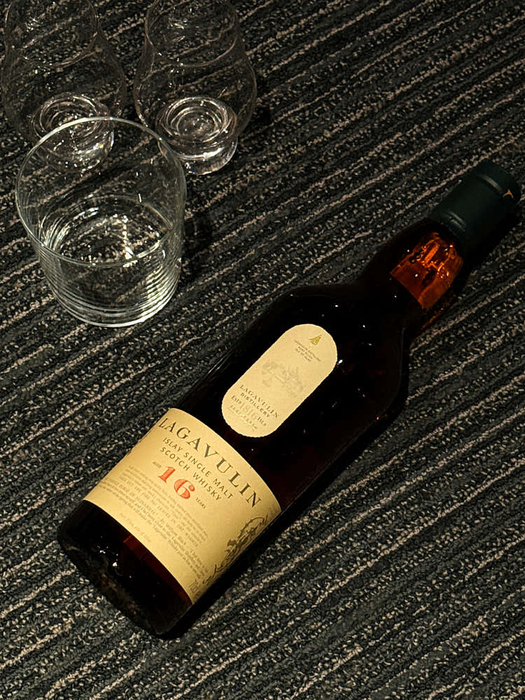 LAGAVULIN 16y