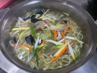 궁중해물칼국수