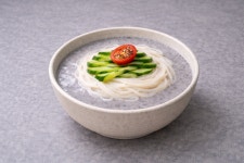 오월얼크니샤브손칼국수 본점