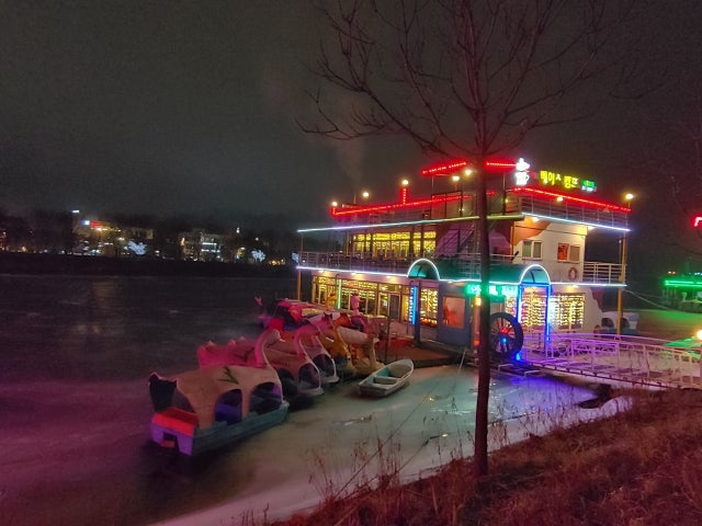 베이스캠프 보트장