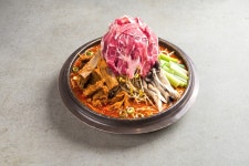 프리미엄쫄면삼겹고돼지만안점 | 쫄돼지식당 혜화대학로 본점