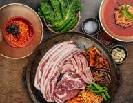 김윤식의 착한국수 & 솥뚜껑삼겹살