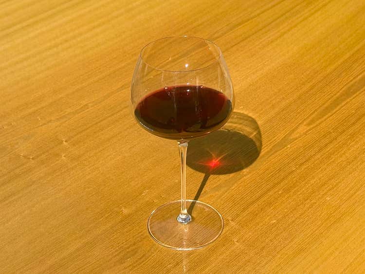 GLASS RED