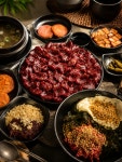 육회뭉티기에진심인남자