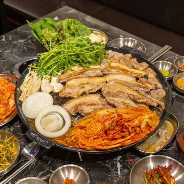 연우솥뚜껑생소금구이 돼지고기구이 대표 사진