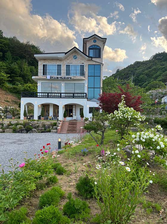 Cafe 쉴, 바위길 사진