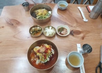 내부시설-거제진주황포냉면