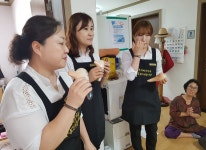 8월 남통동 경로당 피부봉사-피부미용 꽃봉오리봉사단 구미