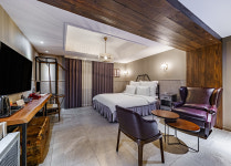 PROLOGUE-Brown Dot Hotel