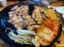 메뉴-솥뚜껑생삼겹살