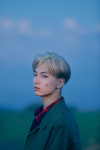 제이 J