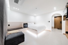 더홀리랜드호텔