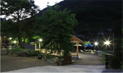 숲속계곡 쉴만한 물가 펜션