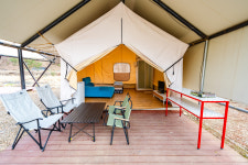 가온휴양빌리지 계곡글램핑카라반캠핑