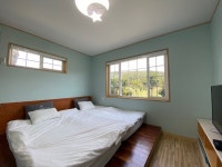 제주키즈풀빌라 나무와 아이